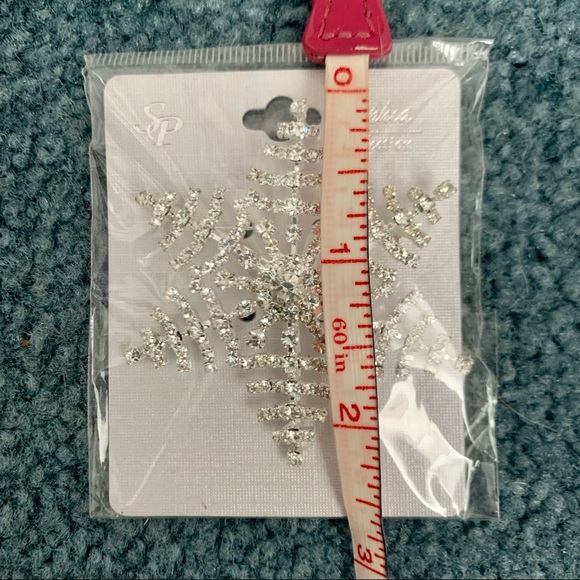 Rhinestone Christmas Winter Snowflake Brooch Brand New! (#1) - Picture 7 of 7